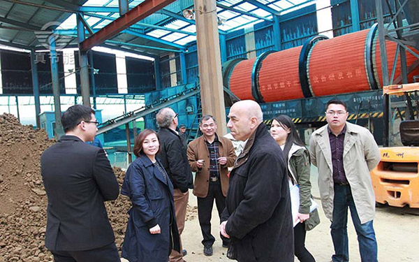 考察烘干機生產(chǎn)現(xiàn)場